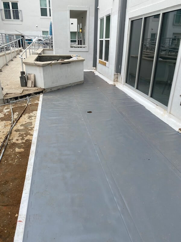 Aussie Tite laid out side of building
